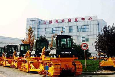 2009年，山推研發(fā)中心被國家人事部批準設立博士后科研工作站，同年召開首屆科技創(chuàng)新大會。