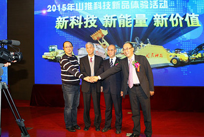 以“新科技、新能量、新價值”為主題的2015山推科技新品體驗活動在公司總部拉開帷幕。
